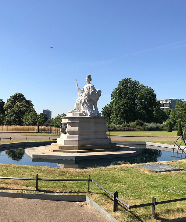 Queen Victoria Statue